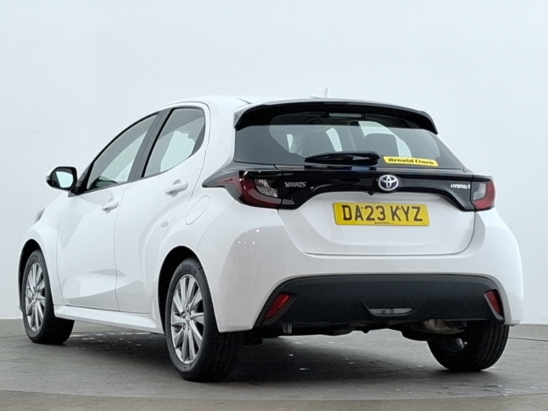 Toyota Yaris 1.5 Hybrid Icon Cvt DA23KYZ White #2