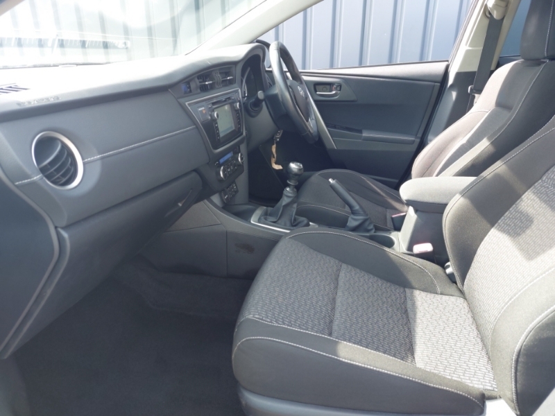 Toyota Auris 1.6 V-matic Icon PF15XXH Blue #5