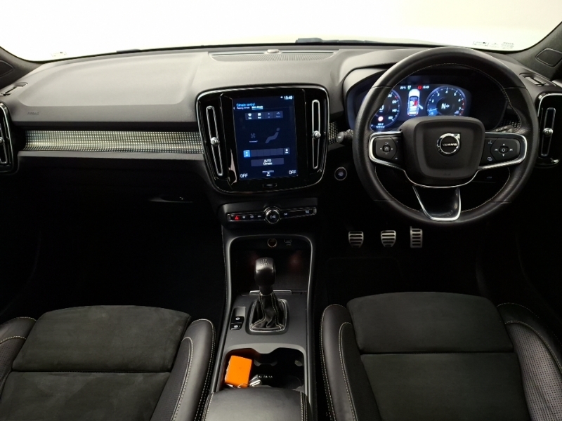 Volvo XC40 1.5 T3 163 R Design SL70ZHZ Black #3