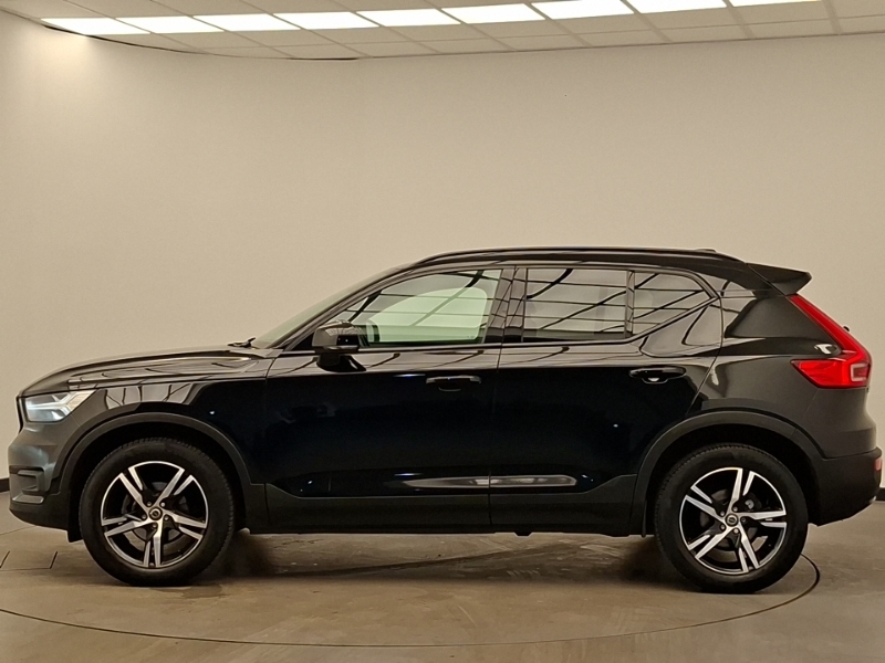 Volvo XC40 1.5 T3 163 R Design SL70ZHZ Black #4