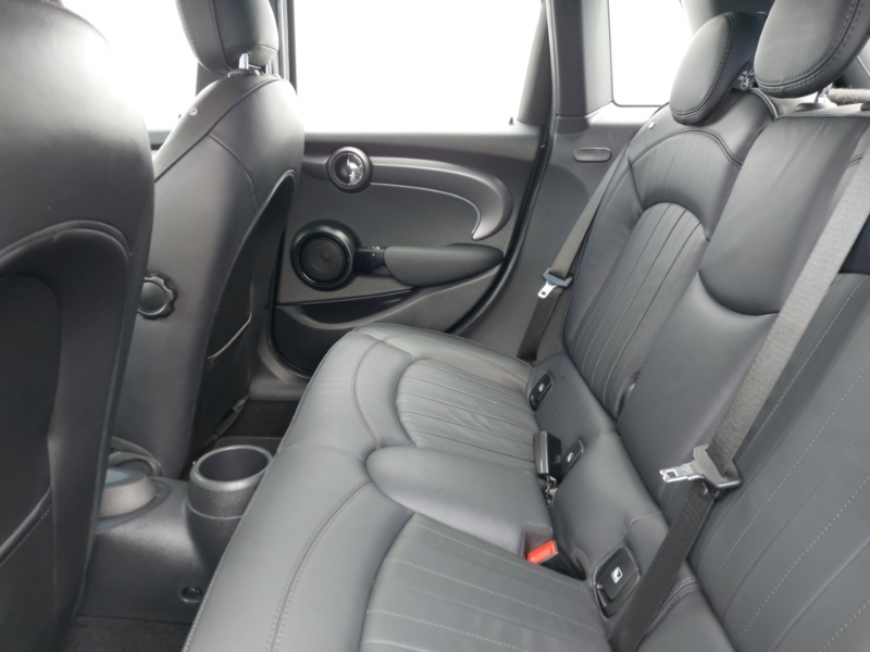Mini Hatch 1.5 Cooper Exclusive SD71FUJ Black #6