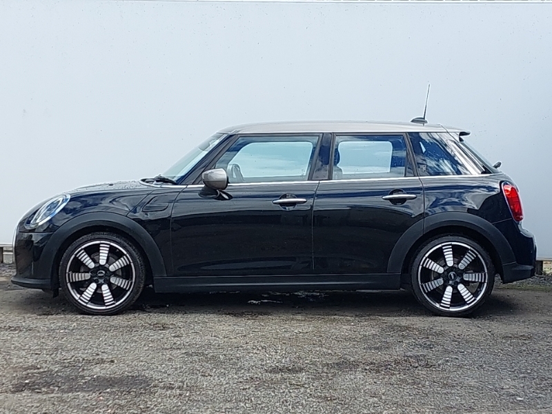 Mini Hatch 1.5 Cooper Exclusive SD71FUJ Black #4
