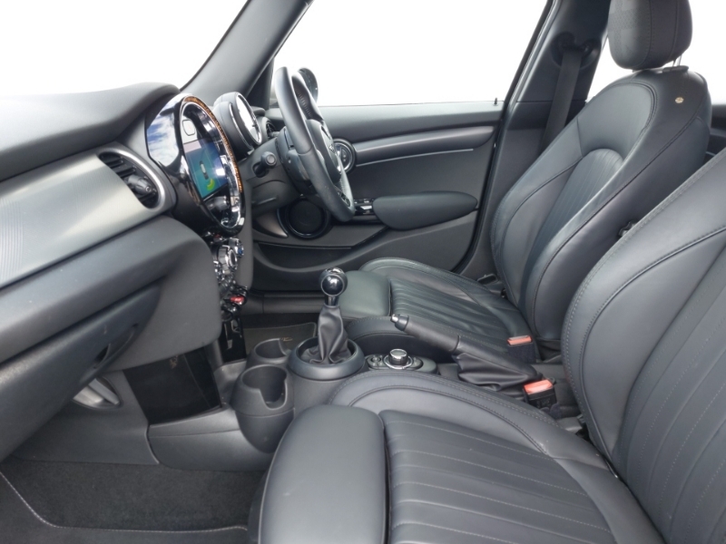Mini Hatch 1.5 Cooper Exclusive SD71FUJ Black #5