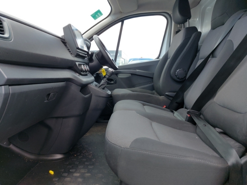 Renault Trafic Ll30 Blue Dci 130 Business Van HK23WDD White #4
