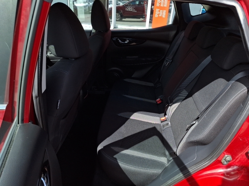 Nissan Qashqai 1.3 Dig-t 160 Acenta Premium LG20WSF Red #6
