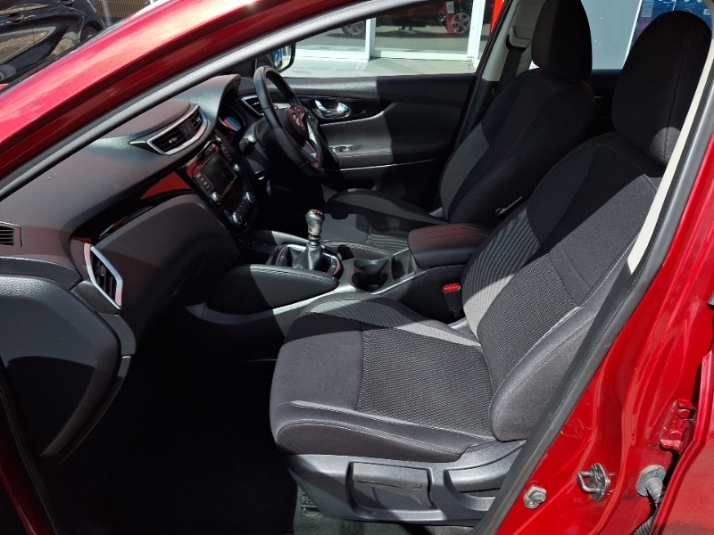 Nissan Qashqai 1.3 Dig-t 160 Acenta Premium LG20WSF Red #5
