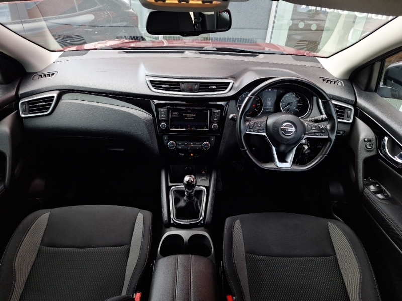 Nissan Qashqai 1.3 Dig-t 160 Acenta Premium LG20WSF Red #3