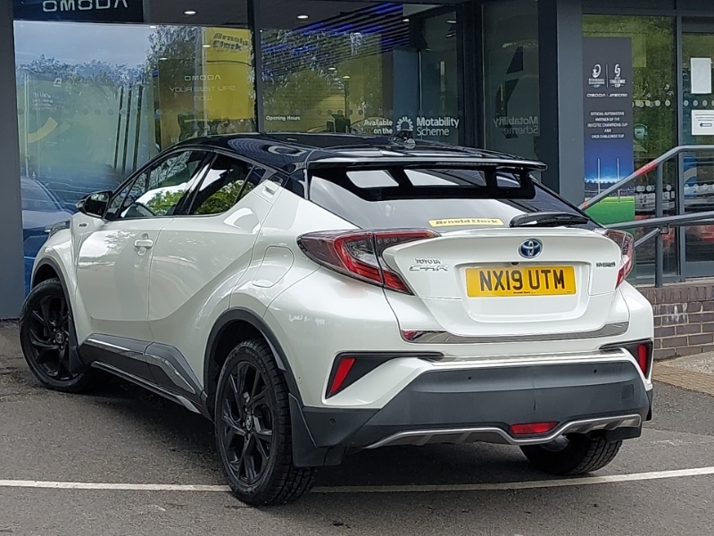 Toyota C-Hr 1.8 Hybrid Dynamic Cvt NX19UTM White #2