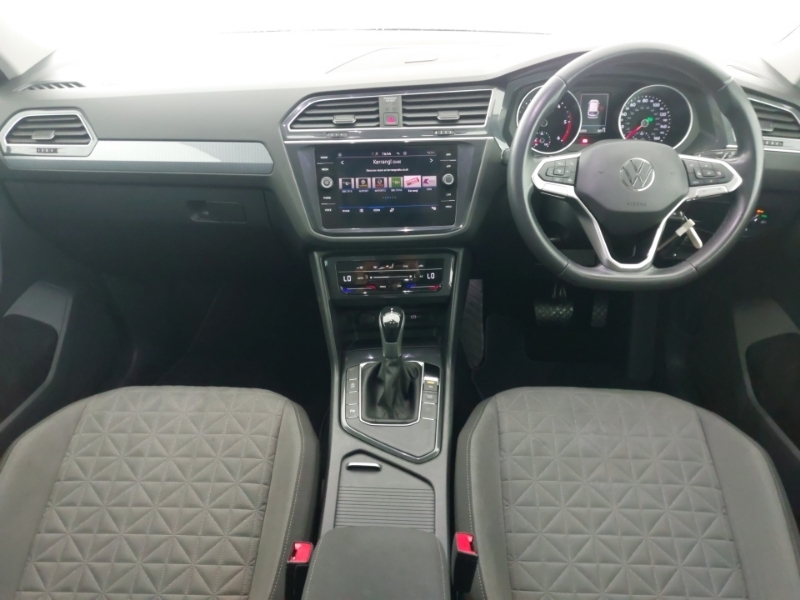 Volkswagen Tiguan 2.0 Tdi Life Dsg YE22VZZ Black #3