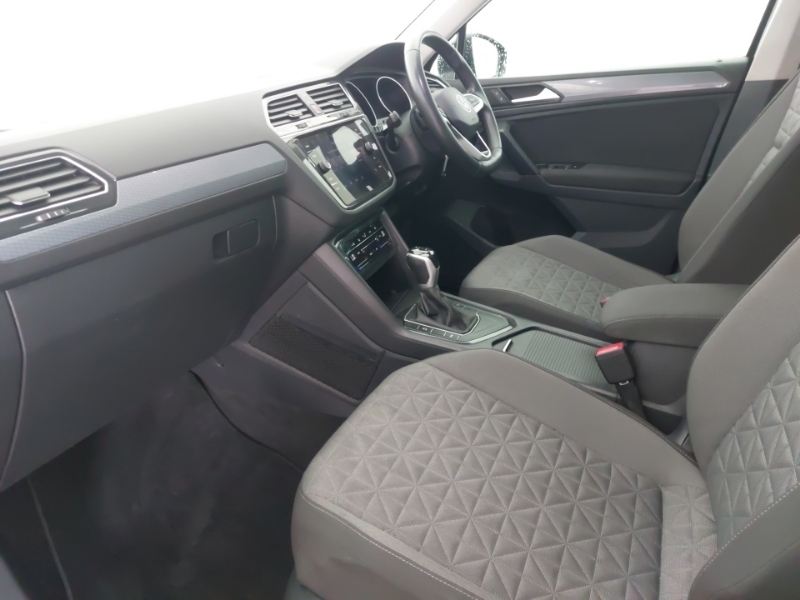 Volkswagen Tiguan 2.0 Tdi Life Dsg YE22VZZ Black #5