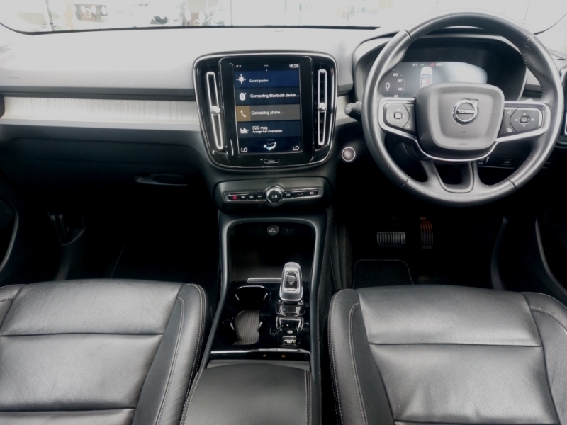 Volvo XC40 2.0 B4p Inscription NK21MWM Black #3