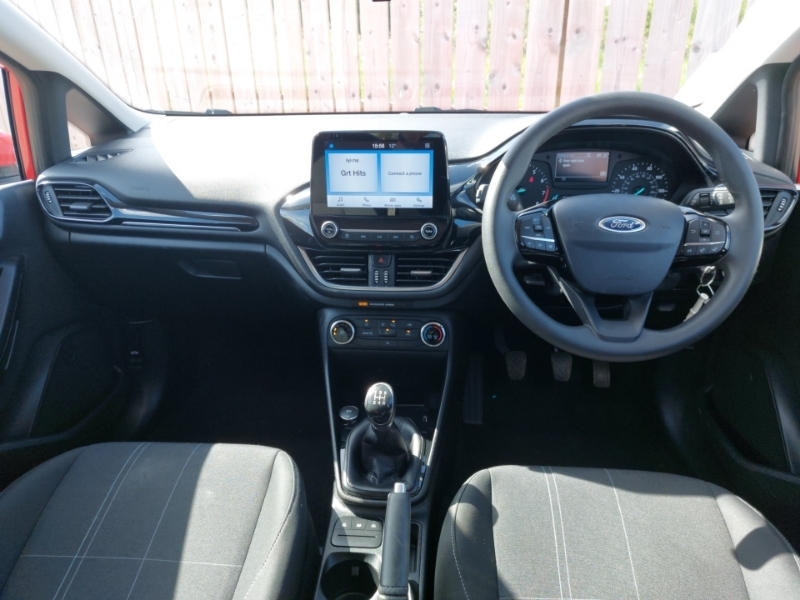 Ford Fiesta 1.1 Trend Red #3