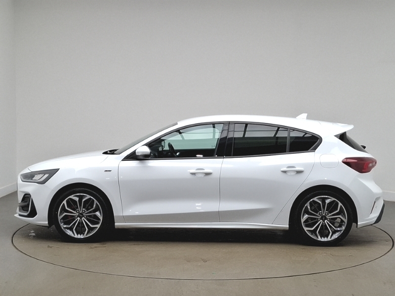 Ford Focus 1.0 Ecoboost Hybrid Mhev 155 St-line Vignale MC72SBO White #4