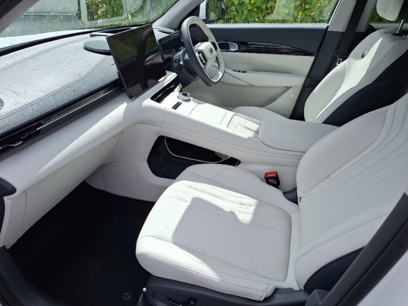 Geely Starray 1.5 Em-i Ultra  White #5