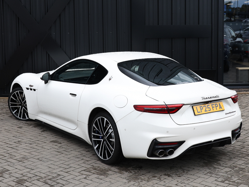 Maserati GranTurismo Trofeo Black #18