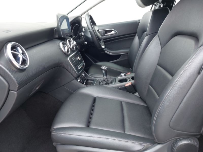 Mercedes-Benz A Class A180d Sport FE67NXV White #5