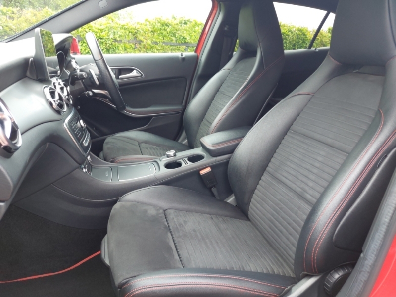 Mercedes-Benz GLA Class Gla 180 Amg Line Edition DV69SNY Red #5