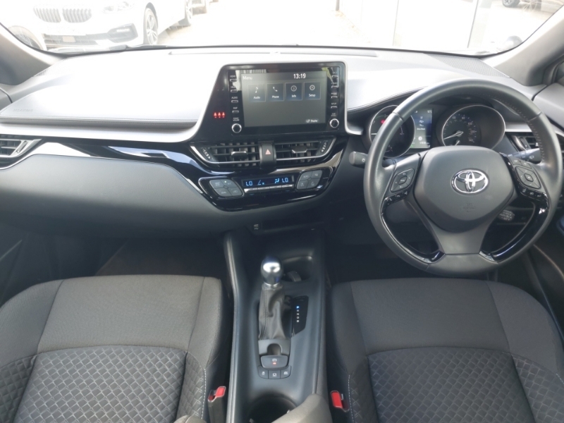 Toyota C-Hr 1.8 Hybrid Icon Cvt VK23PMU White #3