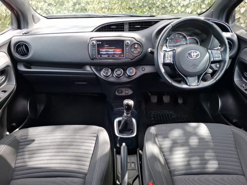 Toyota Yaris 1.33 Vvt-i Design SN17RYY Red #3