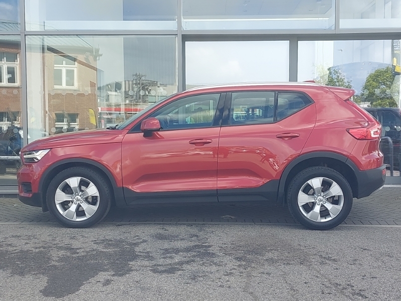 Volvo XC40 2.0 D3 Momentum Geartronic YT69VVH Red #4