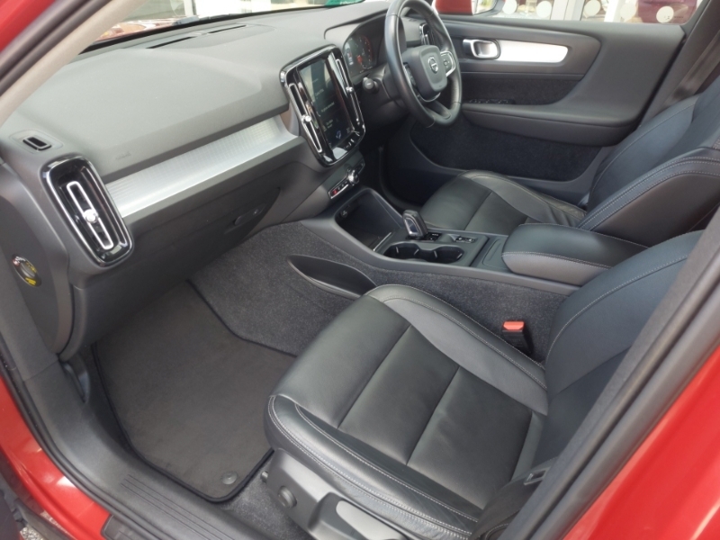 Volvo XC40 2.0 D3 Momentum Geartronic YT69VVH Red #5