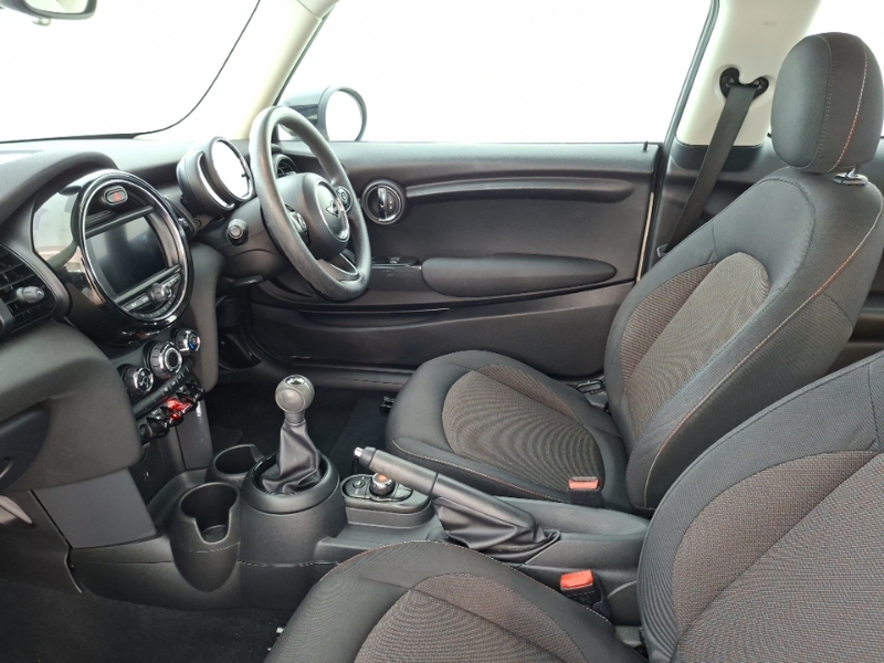 Mini Hatch 1.5 Cooper Classic II YG69KGP White #5