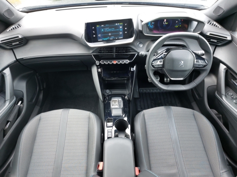 Peugeot e-2008 100Kw Allure Premium 50Kwh Black #3