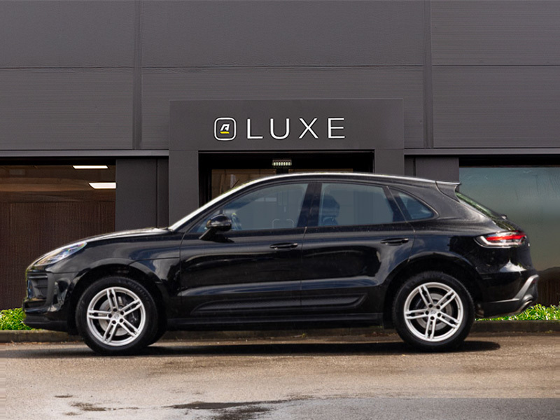 Porsche Macan 5dr Pdk WN22LNX Black #4