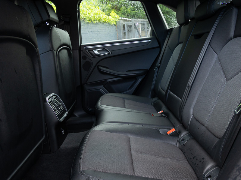 Porsche Macan 5dr Pdk WN22LNX Black #6
