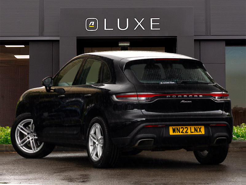 Porsche Macan 5dr Pdk WN22LNX Black #2