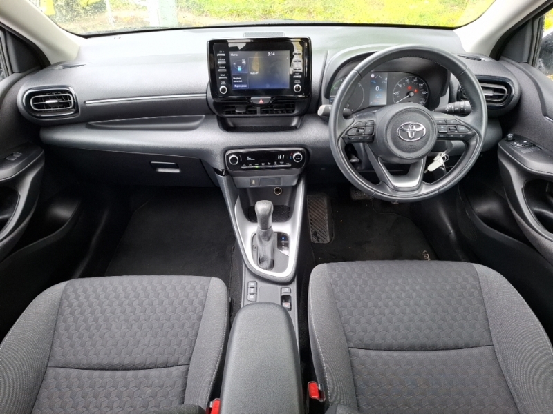 Toyota Yaris 1.5 Hybrid Icon Cvt CV73KXL White #3