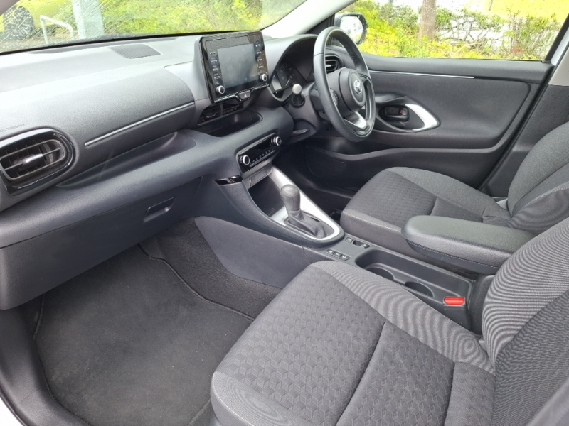 Toyota Yaris 1.5 Hybrid Icon Cvt CV73KXL White #5