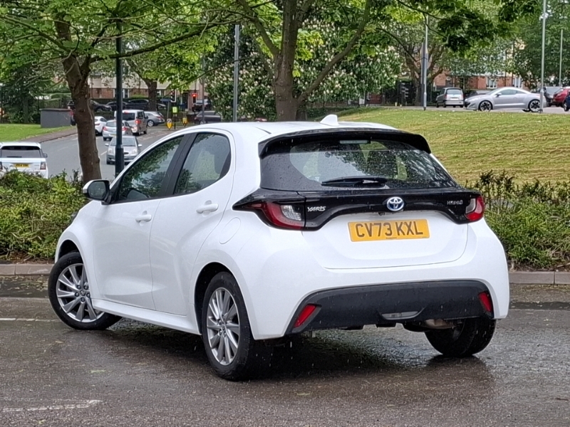 Toyota Yaris 1.5 Hybrid Icon Cvt CV73KXL White #2
