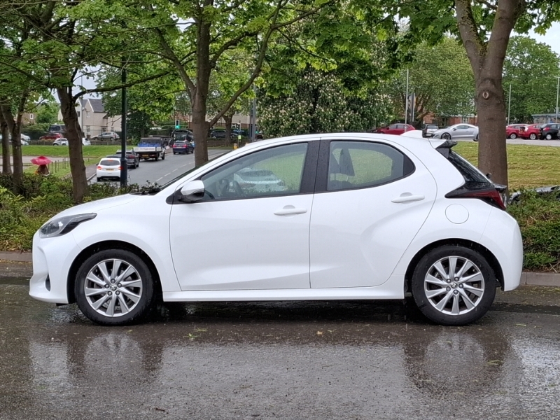 Toyota Yaris 1.5 Hybrid Icon Cvt CV73KXL White #4