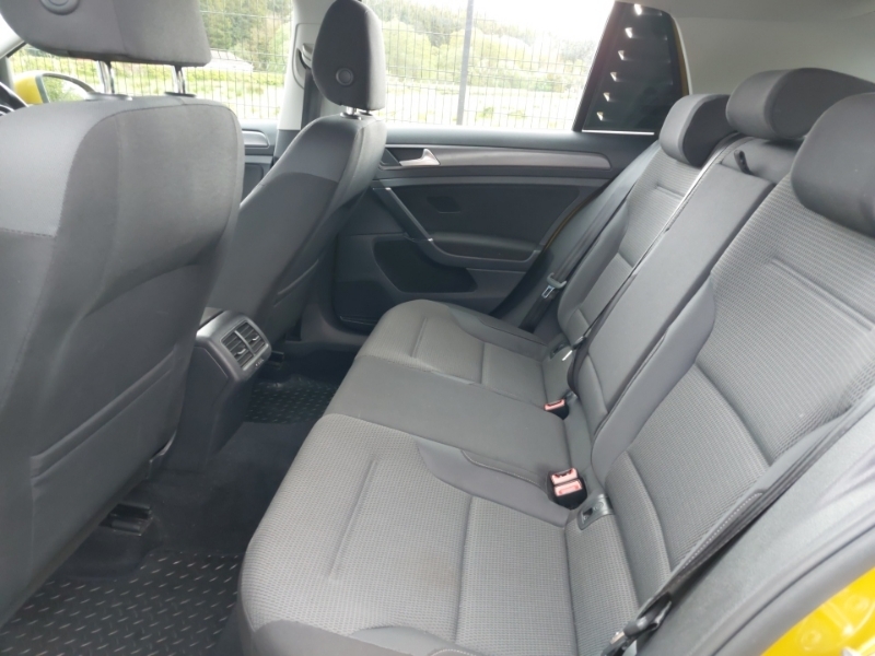 Volkswagen Golf 2.0 Tdi Se Yellow #6