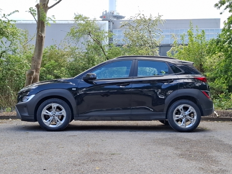 Hyundai Kona 1.0 Tgdi 48V Mhev Se Connect GY23URF Black #4