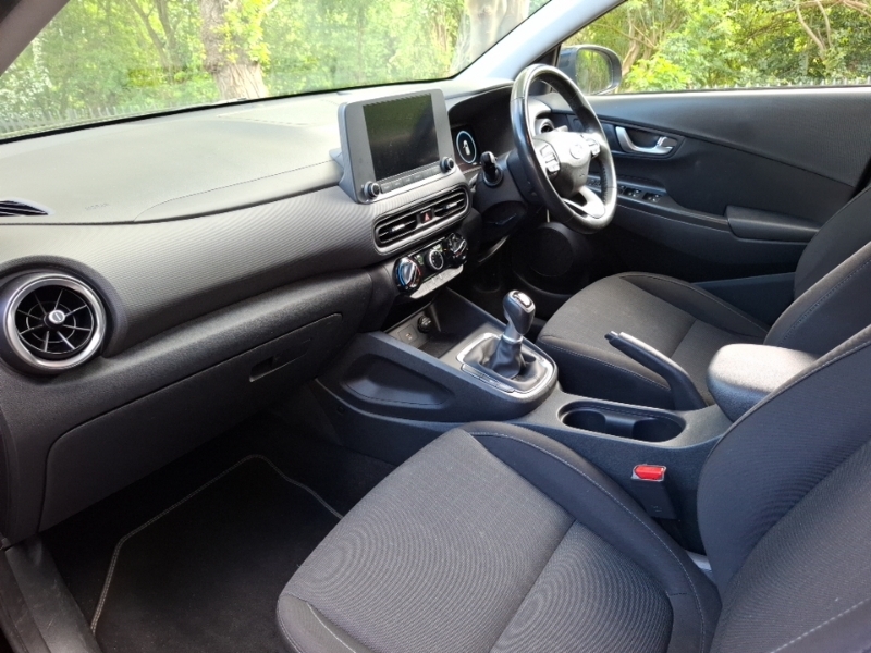 Hyundai Kona 1.0 Tgdi 48V Mhev Se Connect GY23URF Black #5