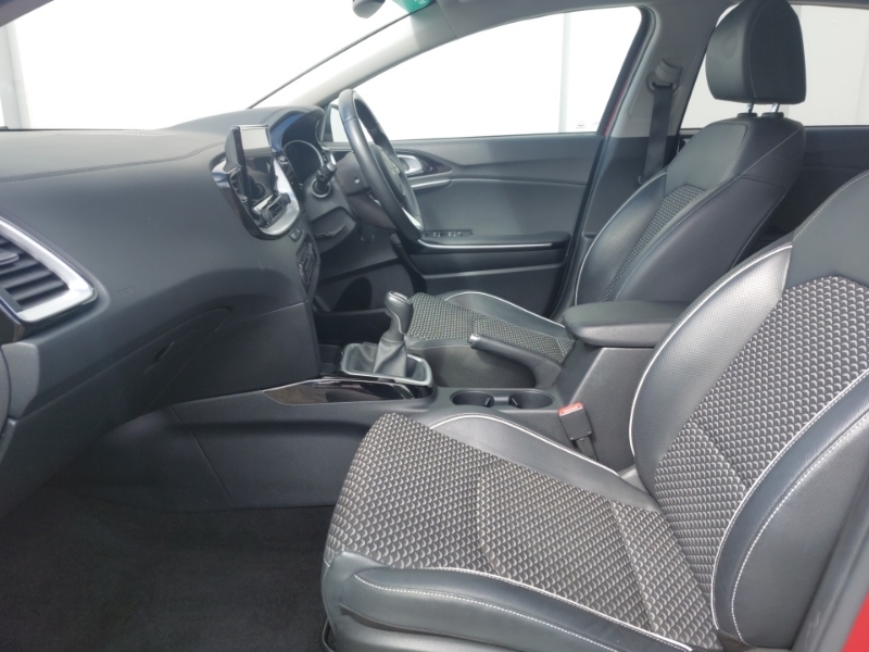 Kia Ceed 1.5T Gdi Isg 3 DF72UZR Red #5
