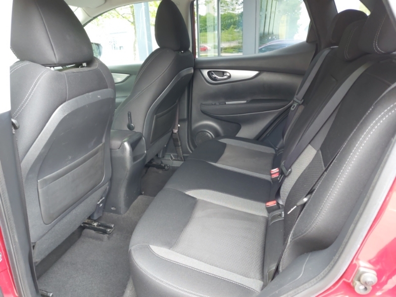 Nissan Qashqai 1.5 Dci N-connecta NX18ZGP Red #6