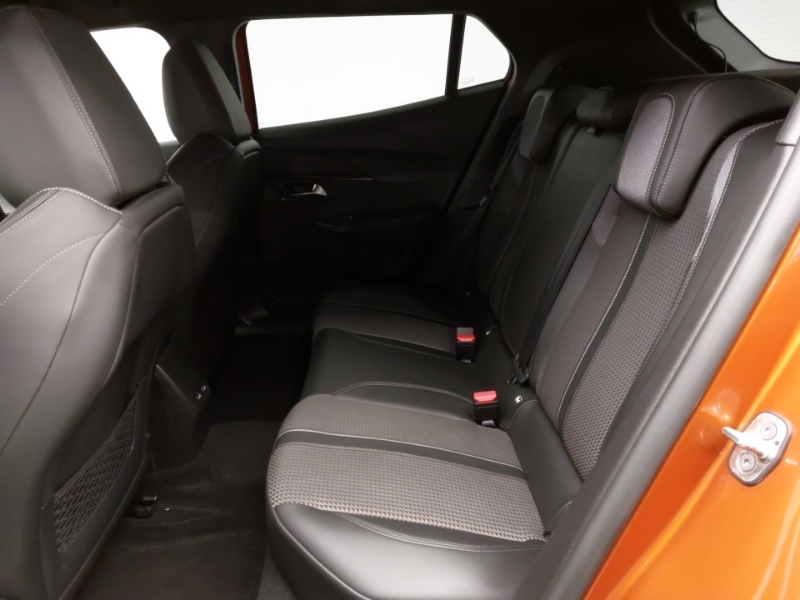 Peugeot e-2008 100Kw Gt 50Kwh MJ23CWW Orange #6