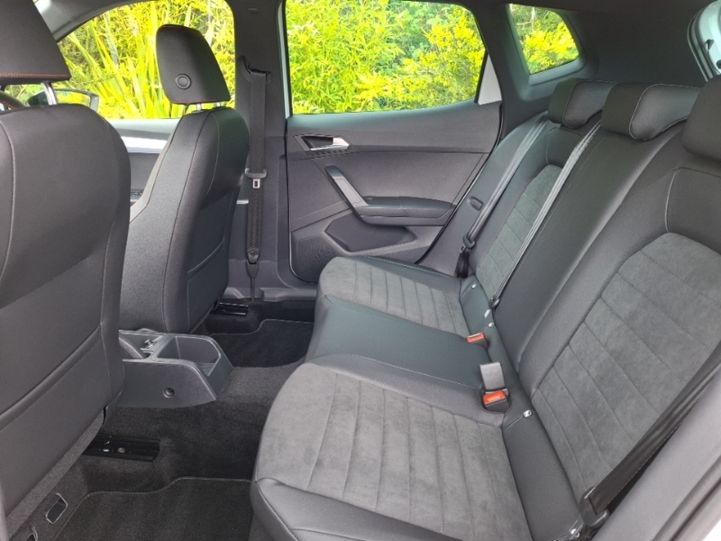 Seat Arona 1.0 Tsi 115 Fr Sport SL75PFZ White #6