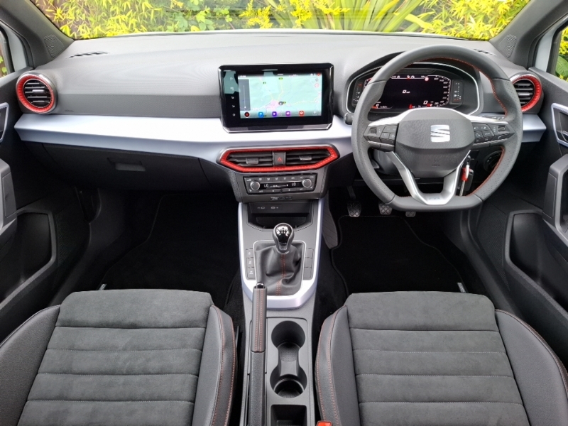 Seat Arona 1.0 Tsi 115 Fr Sport SL75PFZ White #3