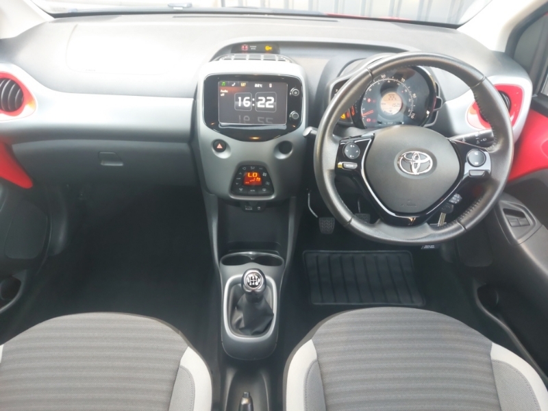 Toyota Aygo 1.0 Vvt-i X-plore SC18VPK Red #3