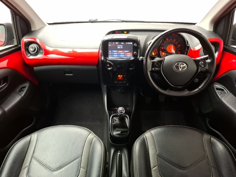 Toyota Aygo 1.0 Vvt-i X-clusiv 3 SH67SZE Red #3