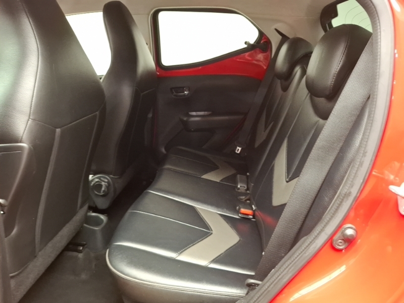 Toyota Aygo 1.0 Vvt-i X-clusiv 3 SH67SZE Red #6
