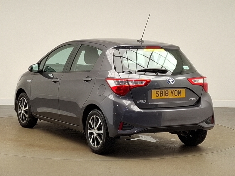 Toyota Yaris 1.5 Hybrid Icon Tech Cvt SB18YOM Grey #2