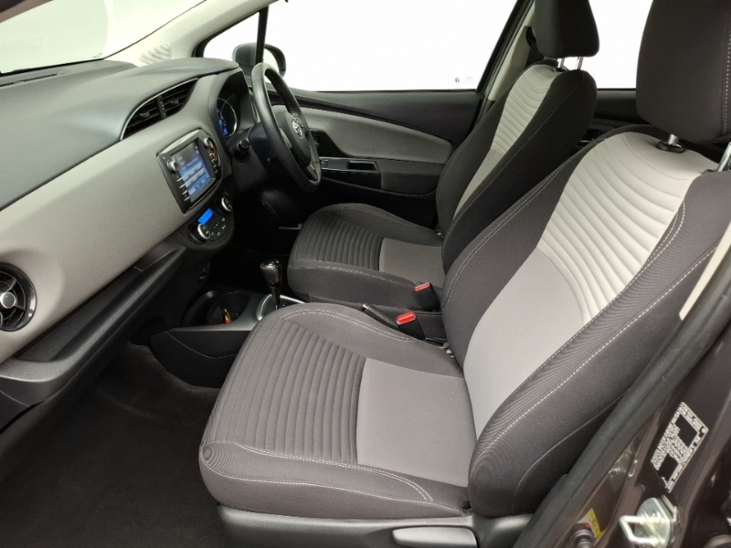 Toyota Yaris 1.5 Hybrid Icon Tech Cvt SB18YOM Grey #5