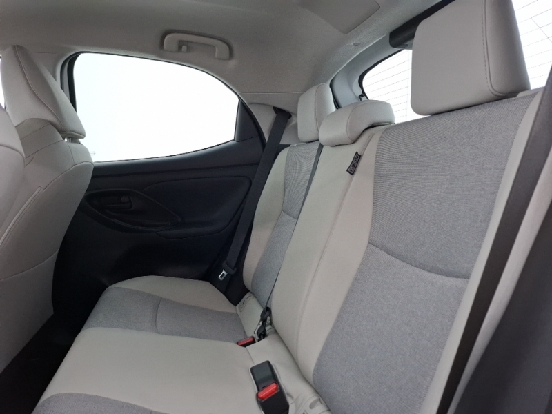 Toyota Yaris 1.5 Hybrid Excel Cvt DG23YXN White #6