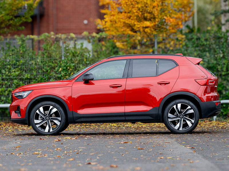 Volvo XC40 2.0 B4p Ultra Dark SK74ZPC Red #4