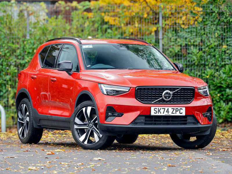Volvo XC40 2.0 B4p Ultra Dark Red